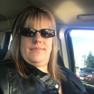 Meet your Posher, Leanne